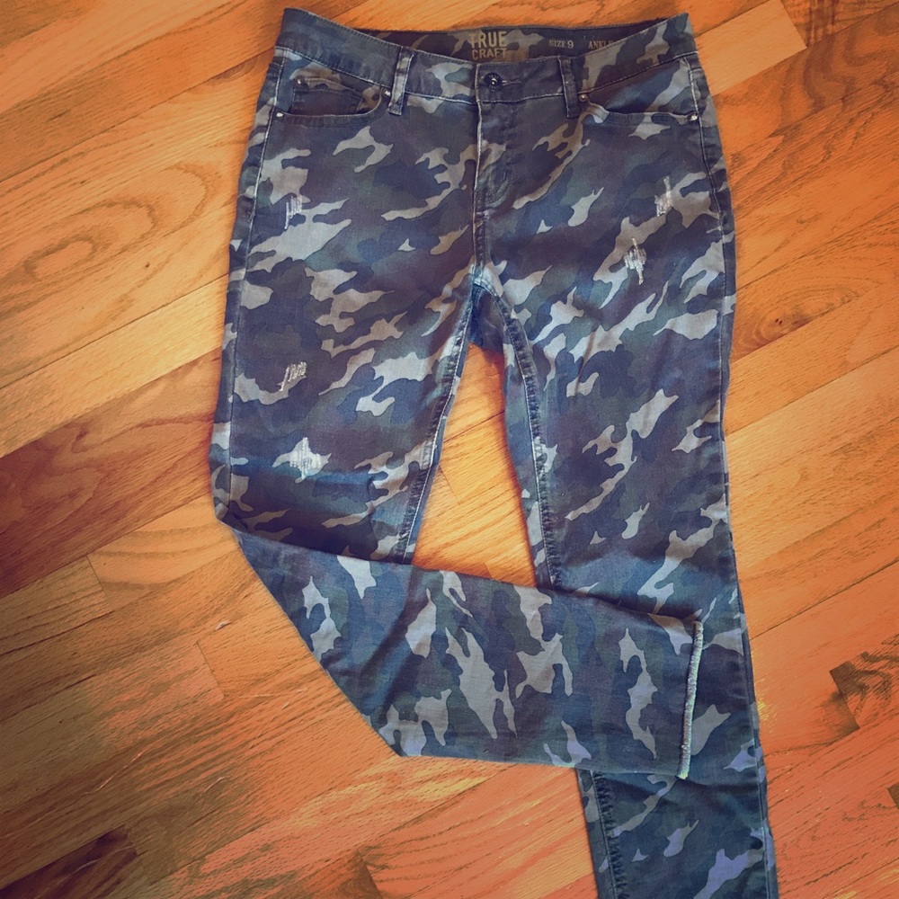 NWOT True Craft Camo Ankle Skinny Pants